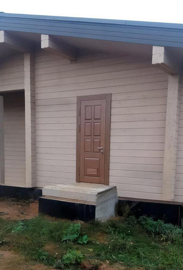 Дверь с вентиляцией