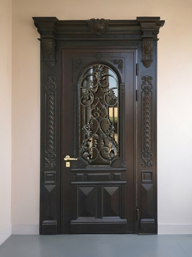 Парадная входная дверь