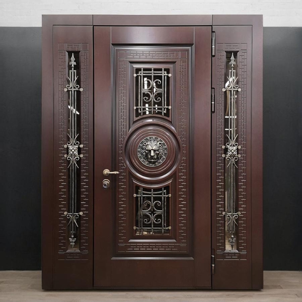 Парадная дверь со львом