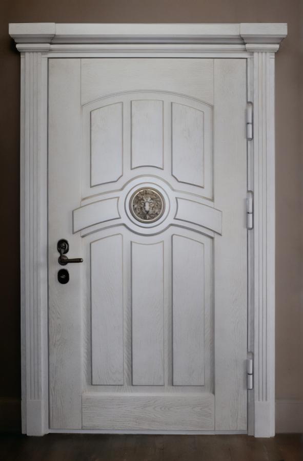 Белая с капителями