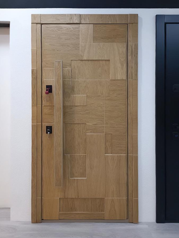 Дверь в выставочном зале