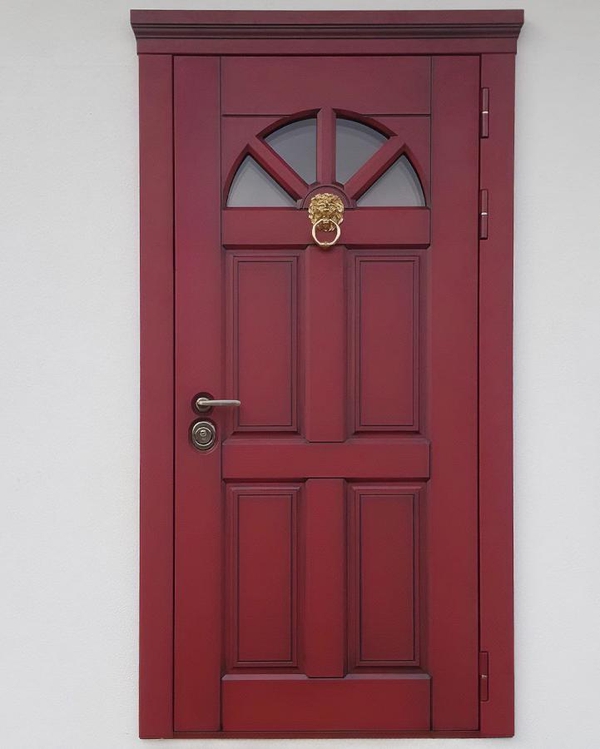 Красная дверь с кнокером