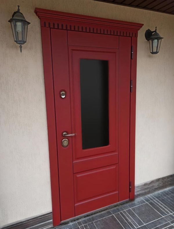 Дверь со стеклом и карнизом