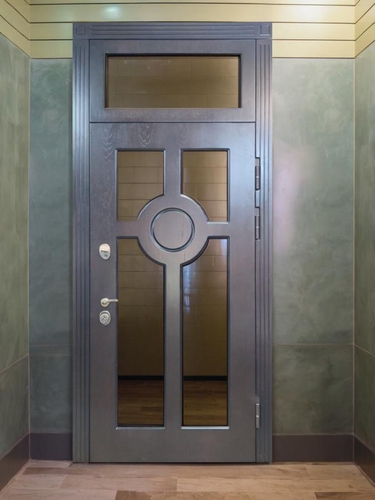 С остекленной фрамугой