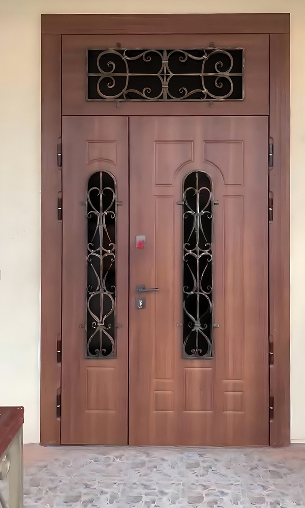 Полуторная коттеджная дверь